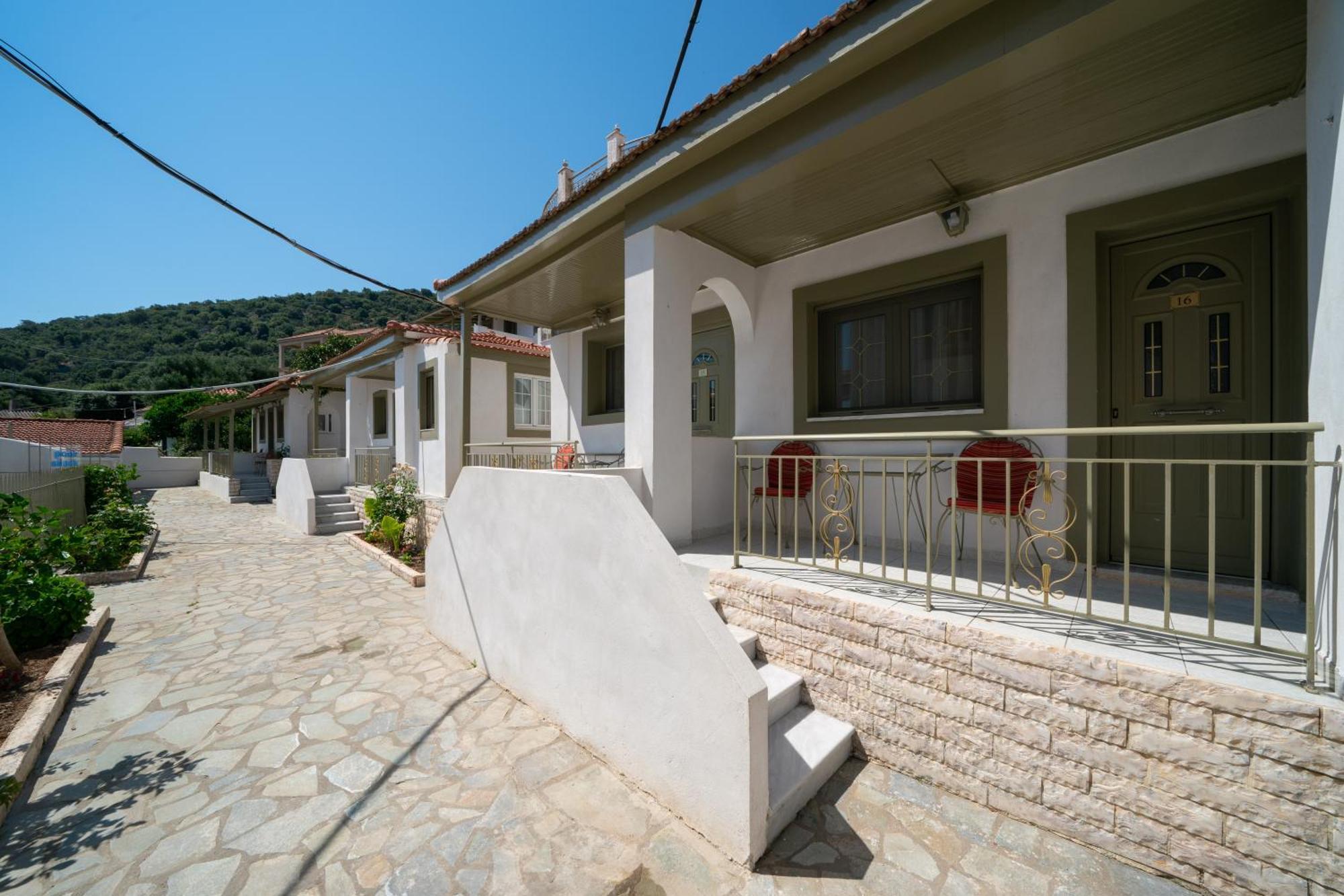 Makis Village-Apartments Agia Efimia Exterior photo